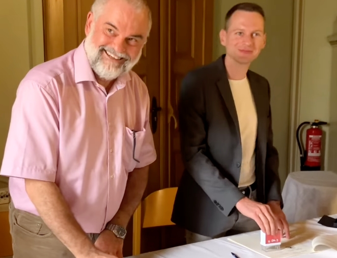 Vertragsunterzeichnung Orgelrestaurierung Babelsberg